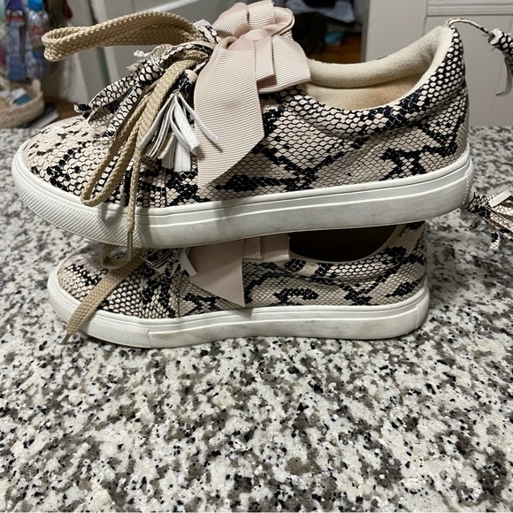 Jolimall Snakeskin Print Sneaker Shoes with Tassels Size 6 - Picture 8 of 12